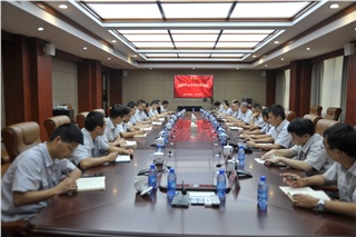 The company held the first half year of the work summary meeting